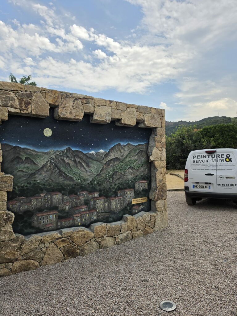 Eccica suarella, le village sur la place devant le restaurant U caseddu